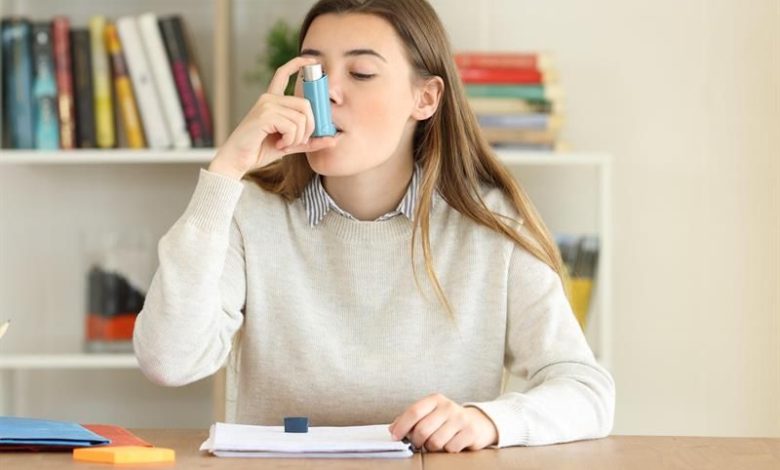 What is the relationship between sinusitis and asthma